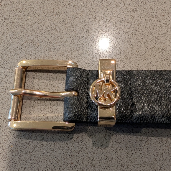 Michael Kors Women's Belt in Black with Gold Buckle - Picture 5 of 13